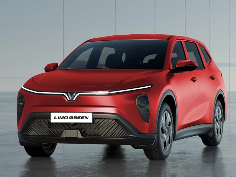 Xe điện VinFast Limo Green 7 chỗ màu đỏ trong đội xe Moyashi